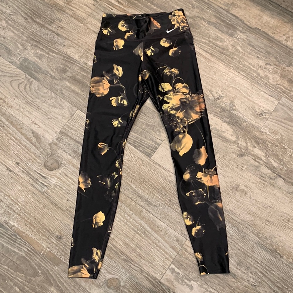 🖤 RARE! Nike Gold Floral Leggings - Picture 3 of 7